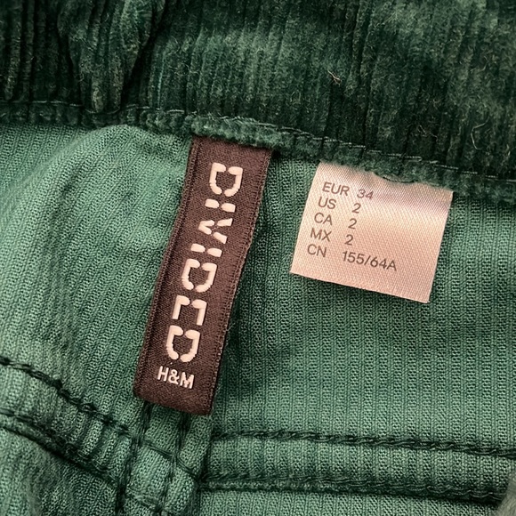 H&M Divided Corduroy Pant in Dark Green, Size - EUR 34 and US 2 - Picture 3 of 3